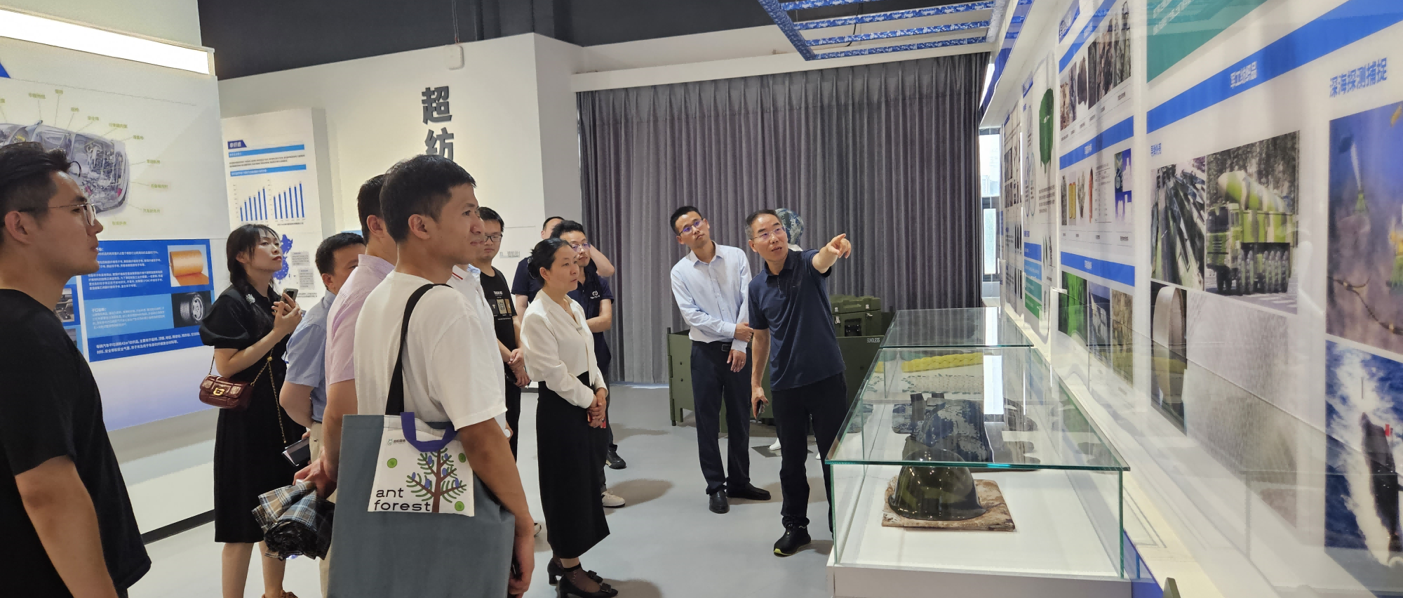 中南医院参观2003网站太阳集团创新钻研院合作高校武汉纺织大学，共探医纺结合创新之路